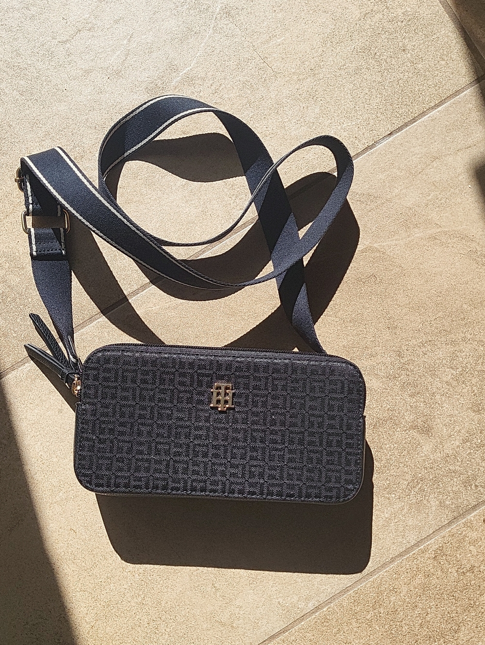 NWOT Tommy Hilfiger Cross Body